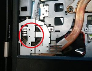 lenovoのノートパソコンThinkPadがfan errorで起動せず。掃除で改善。ほころが溜まったファン