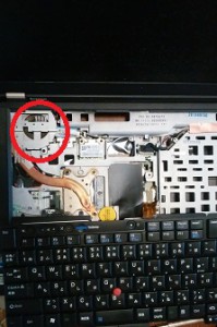 lenovoのノートパソコンThinkPadがfan errorで起動せず。掃除で改善。キーボードずらす